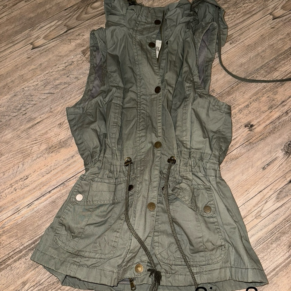 Women army green vest with hood